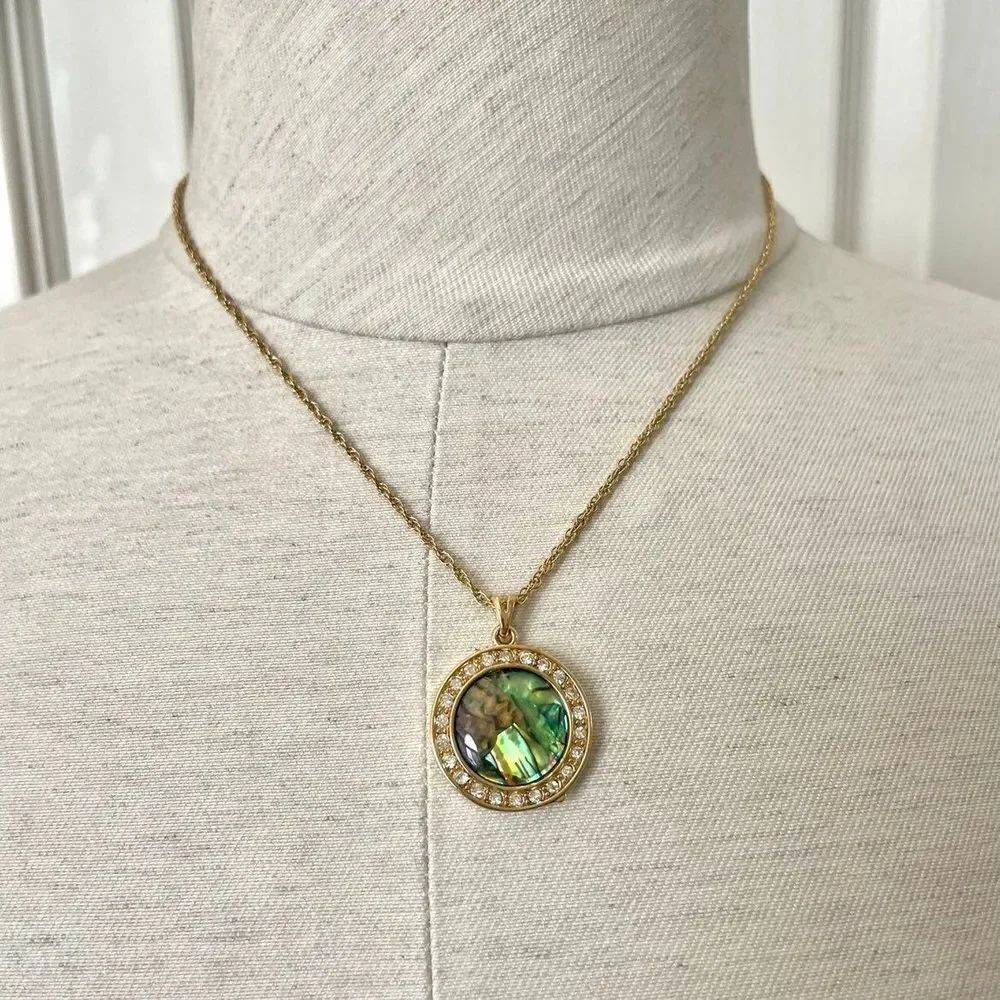 Avon Gold tone green rhinestone pendant Necklace